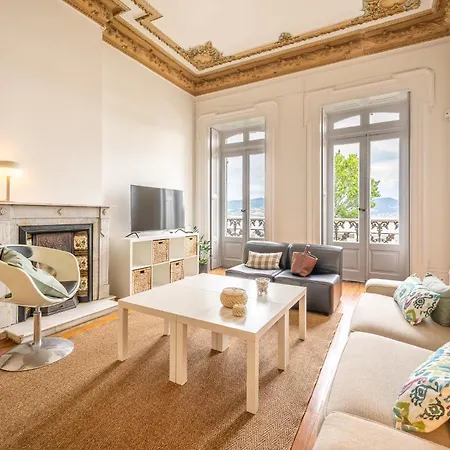 Vistas Al Nautico Y Paseo Maritimo De *