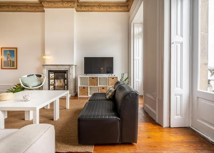 Vistas Al Nautico Y Paseo Maritimo De